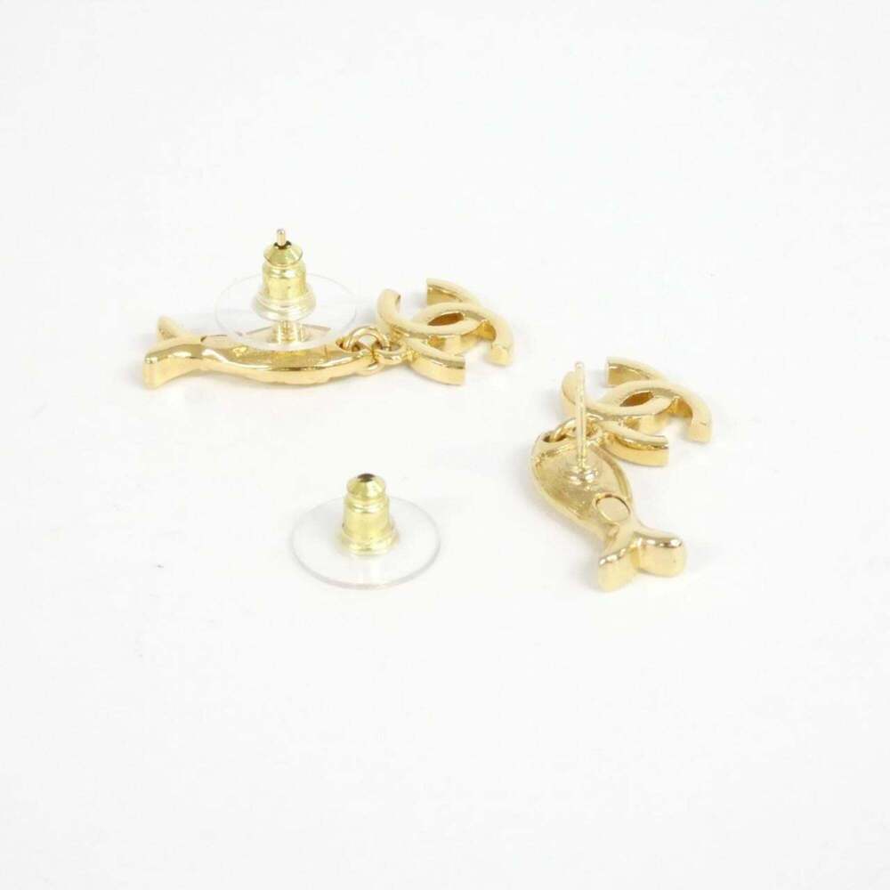 CHANEL Authentic Earrings - Picture 3 of 3